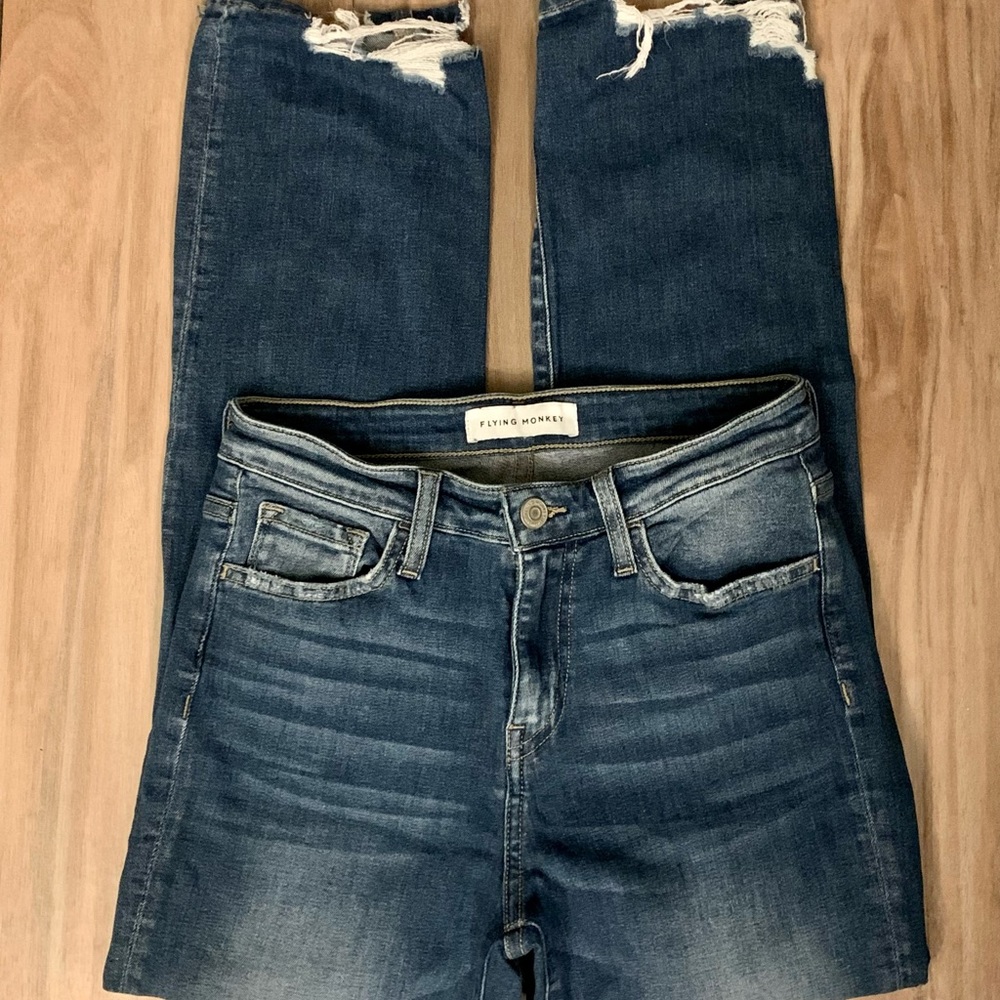 ⭐️HP⭐️Women’s Flying Monkey Distressed Straight Leg Jeans Size 25